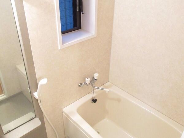 バス・トイレ独立タイプ バスルーム・トイレの独立設計で快適な毎日