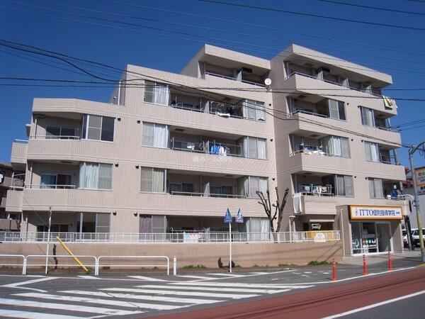 日当りの良い賃貸マンション 向かいのマンションと距離があるので開放感があります