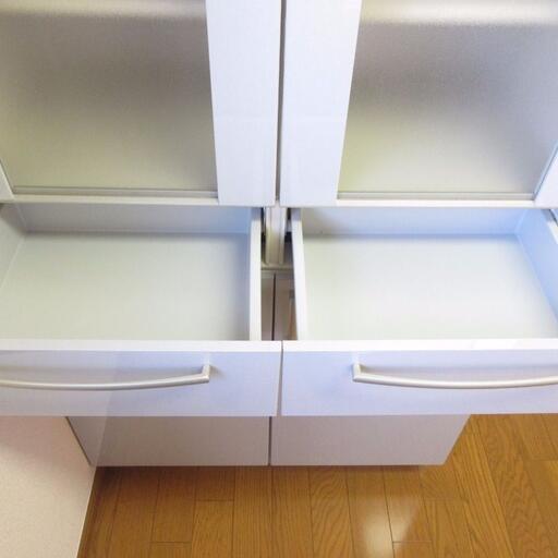 キッチン後ろの収納棚(左側) 中段の引出