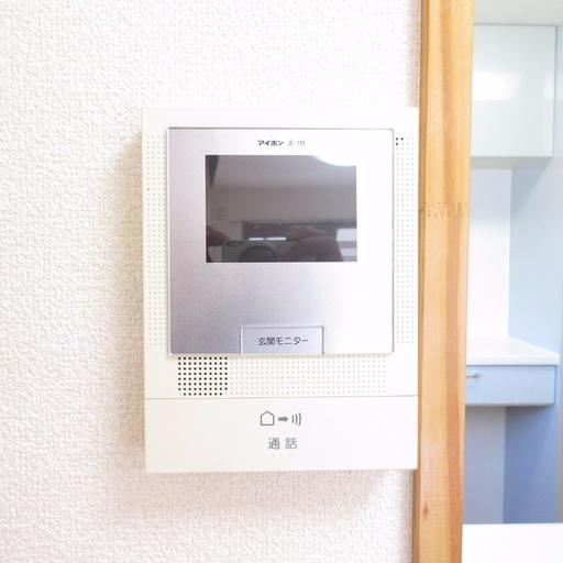TVモニター付きインターホン 住戸内から音声と映像により来訪者を確認できます