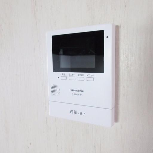TVモニター付きインターホン 住戸内から音声と映像により来訪者を確認できます