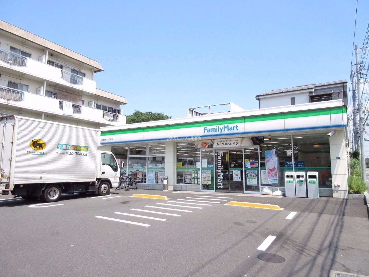 ファミリーマート コンビニまで徒歩2分(130m)