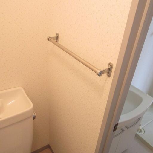 トイレ内のタオル掛け