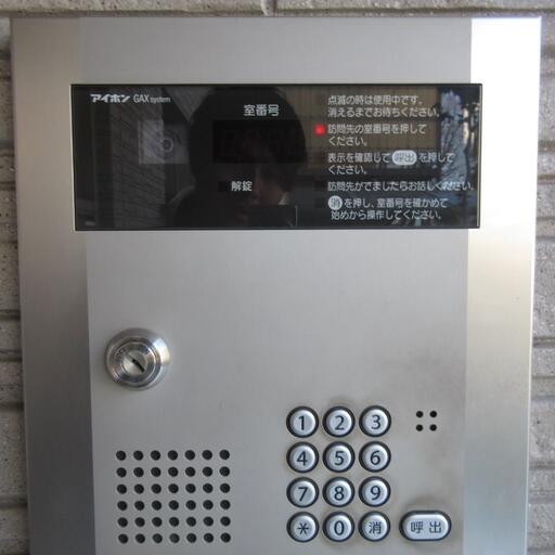 オートロックシステム エントランスはオートロックシステムを採用