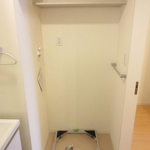 洗濯機置場 アジャスター付きの洗濯機台を設置しました