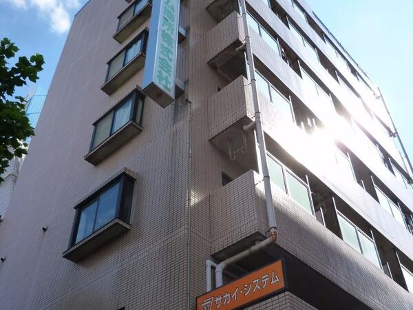 総タイル張りの外観 1階が弊社赤塚店です