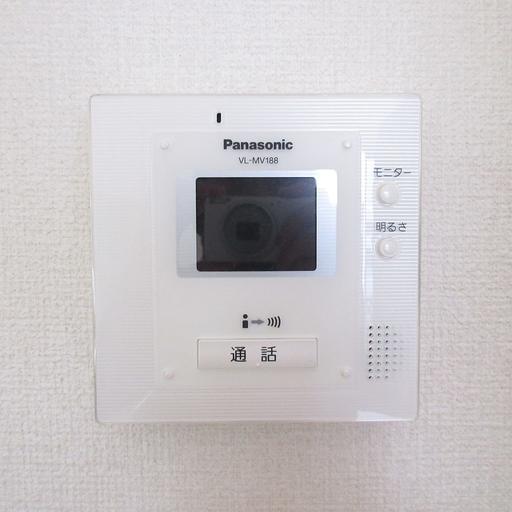 TVモニター付きインターホン 住戸内から音声と映像により来訪者を確認できます