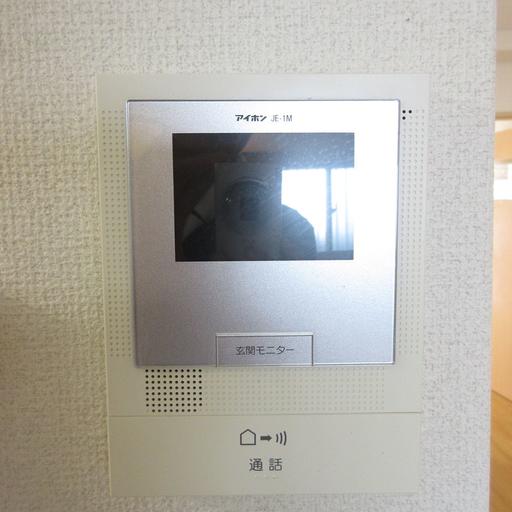 TVモニター付きインターホン 住戸内から音声と映像により来訪者を確認できます
