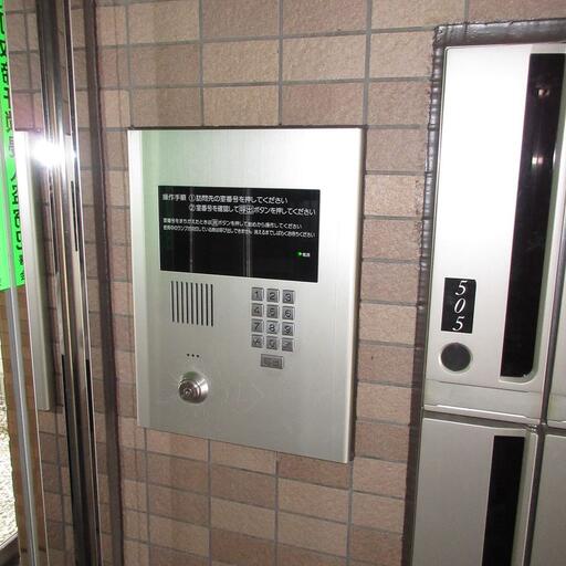 オートロックシステム エントランスはオートロックシステムを採用