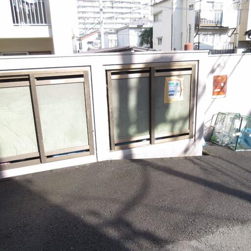 敷地内ゴミ置場