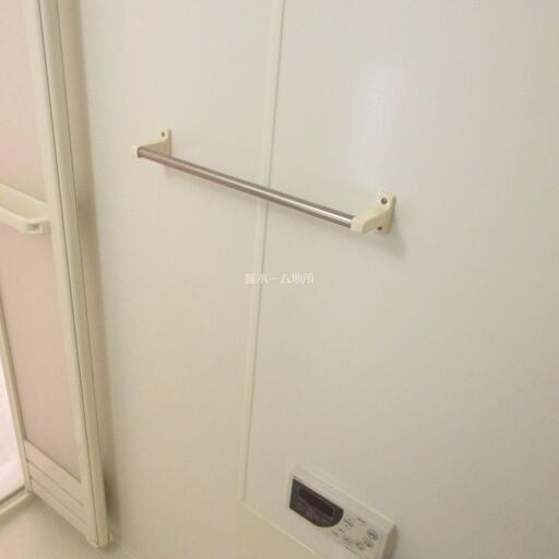 浴室内のタオル掛け