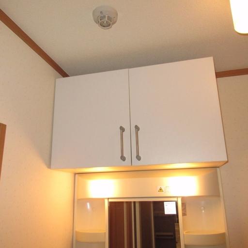 洗面台上部の収納棚