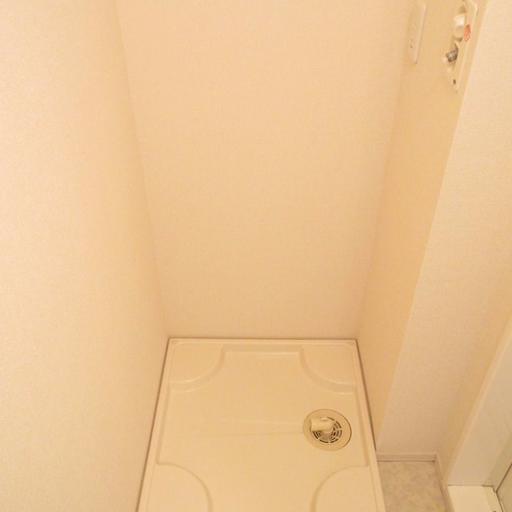 防水パン付洗濯機置場 洗濯機置場には防水パンを設置しました