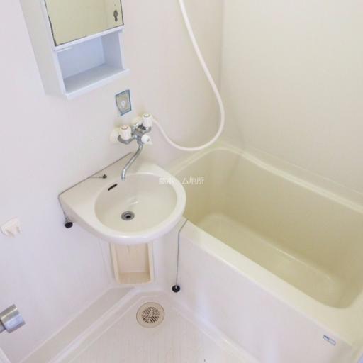 バス・トイレ独立タイプ バスルーム・トイレの独立設計で快適な毎日
