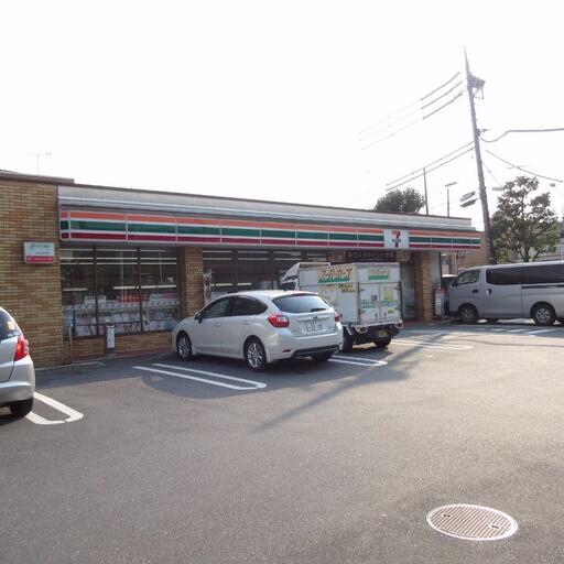 コンビニ「セブンイレブン板橋高島平三丁目店」まで350mです コンビニが近いってウレシい
