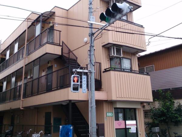 50m先に交番があるので、女性も安心