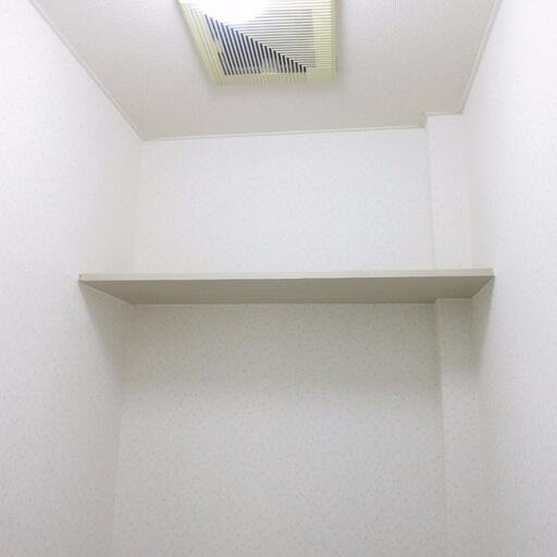 トイレ内上部の戸棚