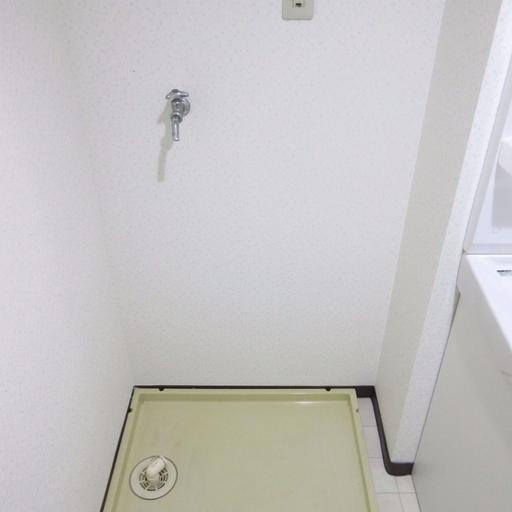 防水パン付洗濯機置場 洗濯機置場には防水パンを設置しました