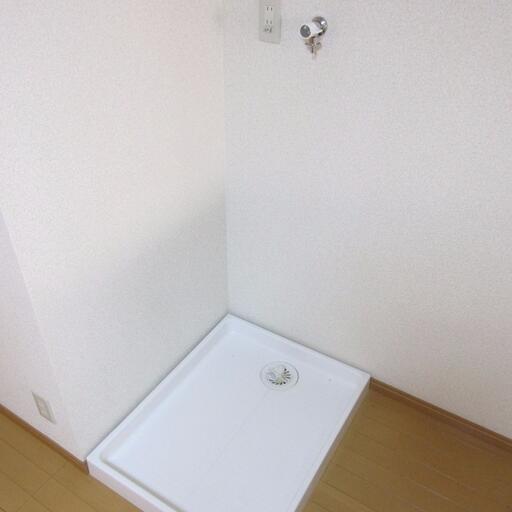 防水パン付洗濯機置場 洗濯機置場には防水パンを設置しました