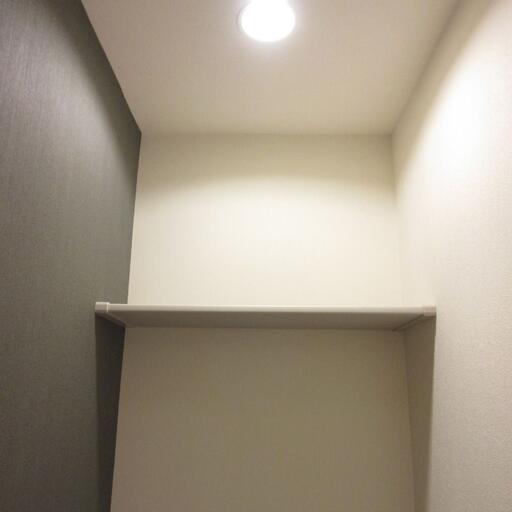 トイレ上部の収納棚