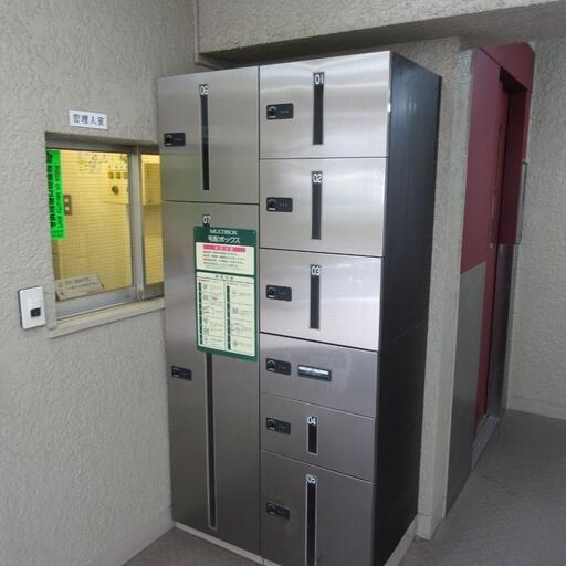 宅配ロッカー 不在時に配達された荷物を預かり、いつでも荷物が取り出せます