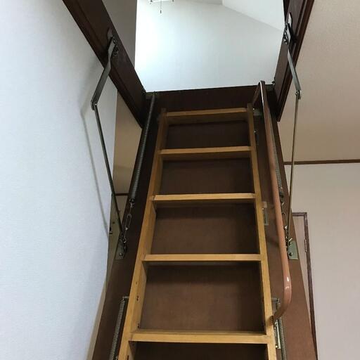 グルニエ(屋根裏) ダイニング部分から上がります。