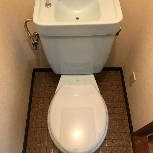 トイレ コンセントがありますので、ウォシュレット設置可能です。