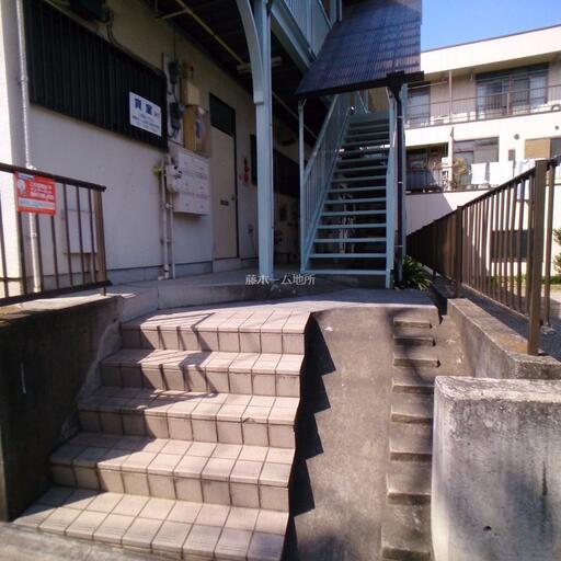 エントランス 貸主様にて清潔にしております。
