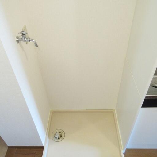 防水パン付洗濯機置場 洗濯機置場には防水パンを設置しました