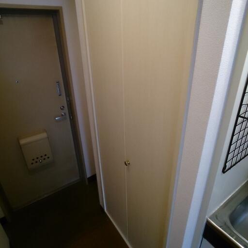 洗濯機置場 扉付で見た目がスッキリします