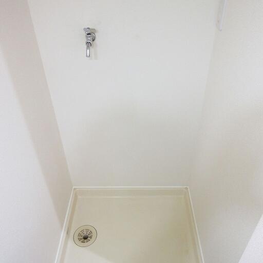 防水パン付洗濯機置場 洗濯機置場には防水パンを設置しました