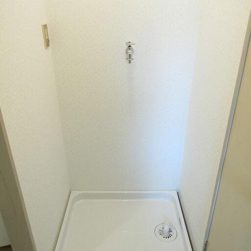 防水パン付洗濯機置場 洗濯機置場には防水パンを設置しました