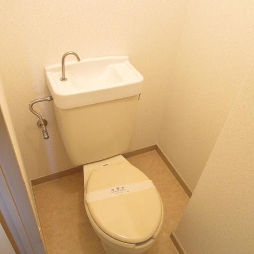 トイレ トイレ内にはコンセントがあるので、ウォシュレットが設置できます