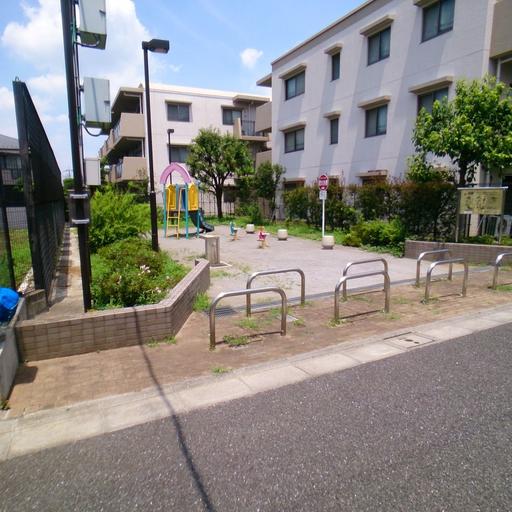 公園 目の前が公園です。