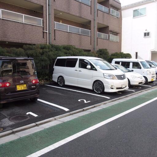 駐車場 18,000円/月
