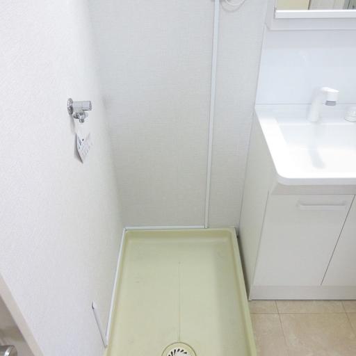防水パン付洗濯機置場 洗濯機置場には防水パンを設置しました