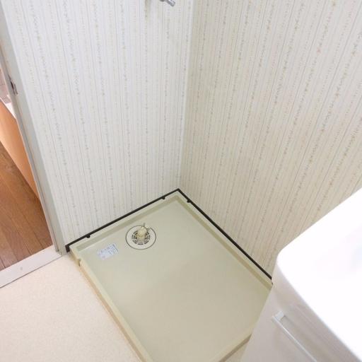 防水パン付洗濯機置場 洗濯機置場には防水パンを設置しました