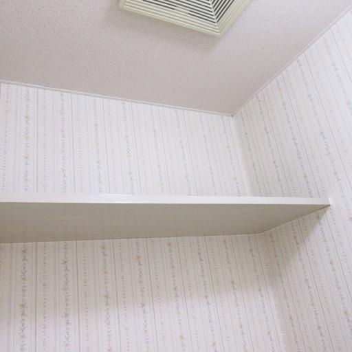 トイレ上部の収納棚