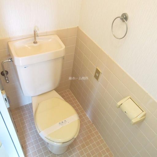 トイレ コンセントがあるので、ウォシュレットが取付可能です