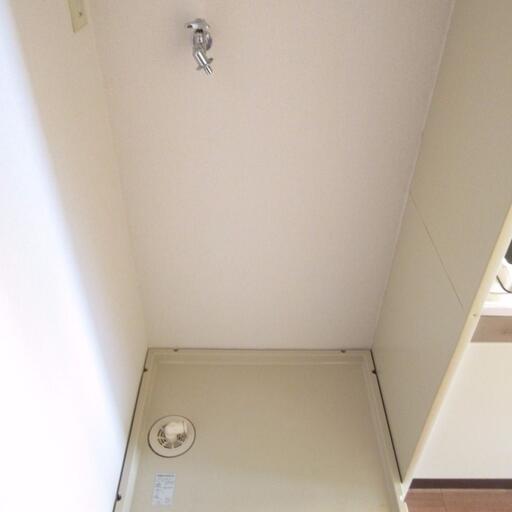 防水パン付洗濯機置場 洗濯機置場には防水パンを設置しました