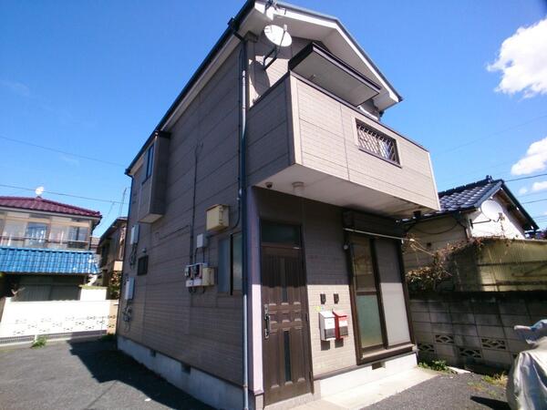 1フロア1世帯の賃貸アパート 共同玄関・専用玄関があります