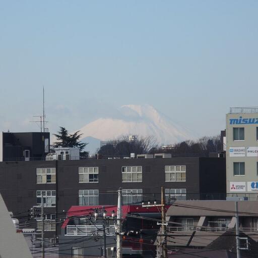 日本一高い山!! 天気の良い日には、南側のバルコニーから富士山が見えます