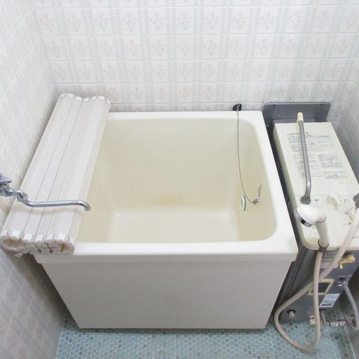 バランス釜 古いタイプのお風呂ですが、追い焚き機能が付いてます