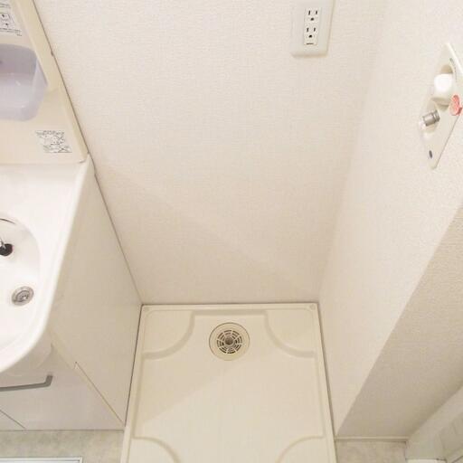 防水パン付洗濯機置場 洗濯機置場には防水パンを設置しました