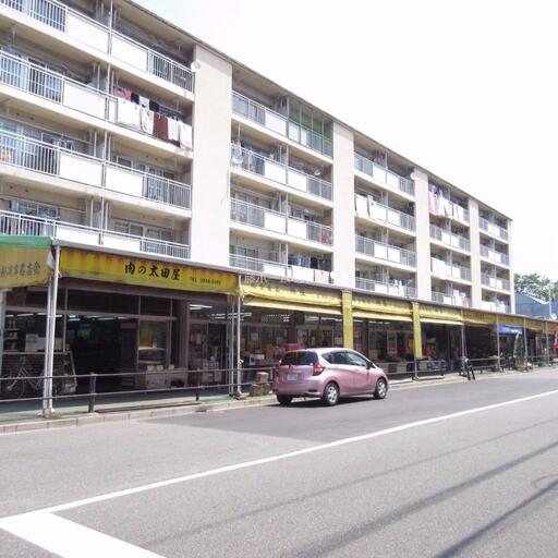 新河岸名店会 精肉屋さん、スーパー、雑貨屋さん、電気屋さん、本屋さん、接骨店とバラエティに富んでいて、生活する上でここに来れば何でも揃います