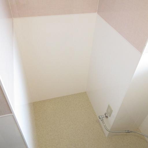 トイレ内のちょっとしたスペース 収納棚を置けたり、使い方は自由です