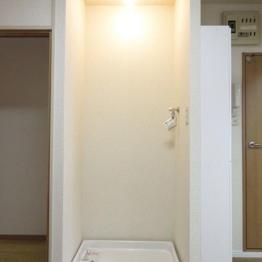 防水パン付洗濯機置場 洗濯機置場には防水パンを設置しました