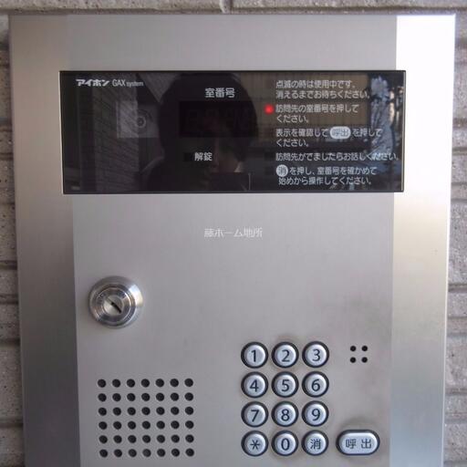 オートロックシステム エントランスはオートロックシステムを採用