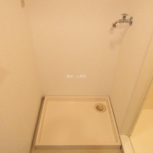 防水パン付洗濯機置場 洗濯機置場には防水パンを設置しました