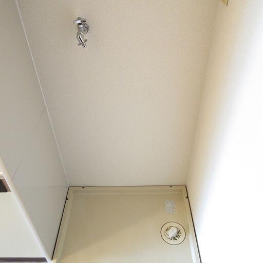 防水パン付洗濯機置場 洗濯機置場には防水パンを設置しました